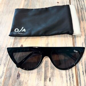 Black QUAY RUN AWAY SUNGLASSES